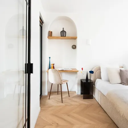 Stunning Architect-designed Parisian Flat * Paříž