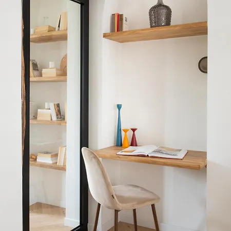 Stunning Architect-designed Parisian Flat Apartmán