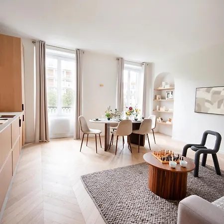 Stunning Architect-designed Parisian Flat Apartmán